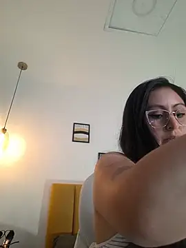 Amber_gold_ - completely naked + playing with clitoris