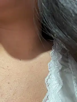 Emily_Gomezz - Play pussy with dildo