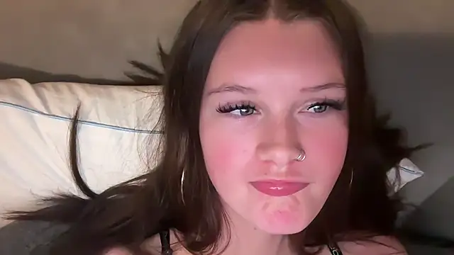 ItsKaylaa - oil my nipples and ass close to cam
