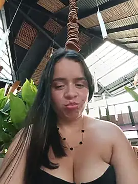 Julieth_hot-69 - Topless in the mall 😈🍒