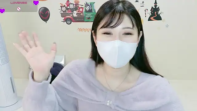 Mila_Velvet_LIVE - カメラまたぎます🫣顔もおまたも全部見えるポーズに挑戦🫣