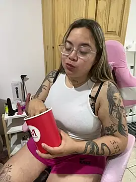 Lindalatina2001 - MONTADA DE DILDO DE ESPALDAS (BAÑO) 6M