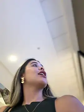 Emilia_Bakerr - ✨Wet me in the mall✨