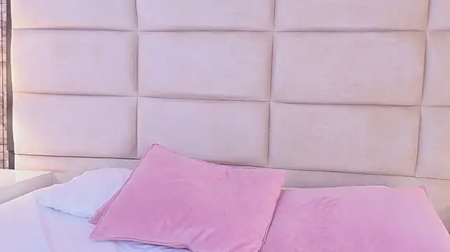 GabyMoreau - saliva on my boobs💦