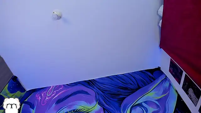 Emiilycollins - RIDE TORSO AND SHOW SQURT (LEGS OPEN)