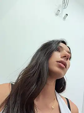 -_MiaQueen_-