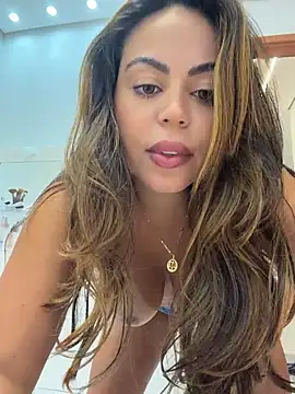 LariiHotWife - Tirar a calcinha com cunhado💦💦