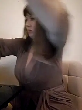 ROXOLANAA_SEXY - Tease with legs
