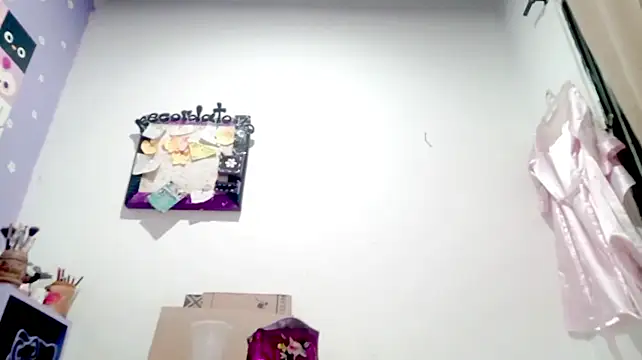 PetiteIvoryQueen19 - ride the dildo with my ass