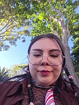 Julieth85_ - Boob massage, tongue out PARK RISKY😨