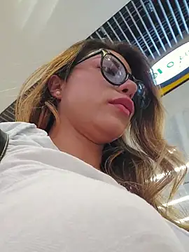 Karen_San_Miguel - Open blouse in public+3 photos hot 🥵.
