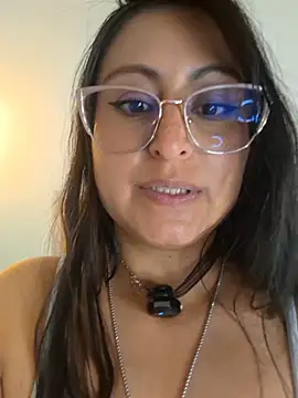 Amber_gold_ - completely naked + playing with clitoris