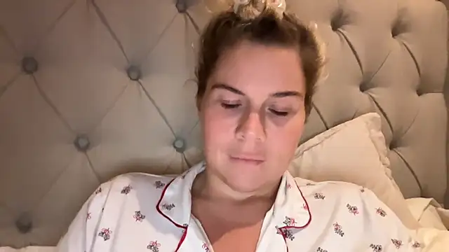 Erincheshire - LT GETS 9 MIN SQUIRT VID