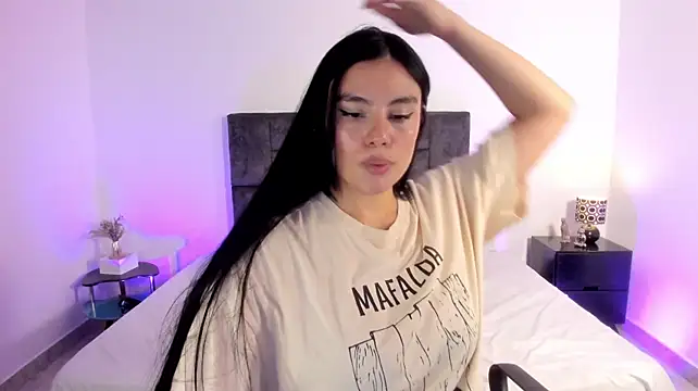 Maylin_Garcia - Take off my top and squeeze my nipples🥰