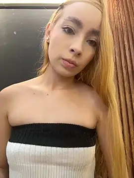 Isabella-gaviria - FUCK ME DOGGY STYLE UNDER THE TABLE😈🥵