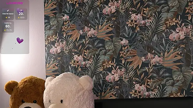 LaraAmosX - pussy getting soaked...creamy?