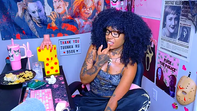 Spookiebaddie - naked! +oil 😇