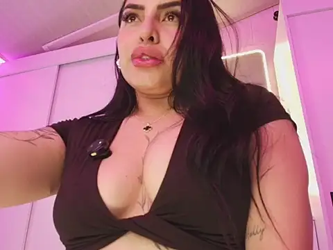 NaomiAmazing01 - He plays with oil on my tits