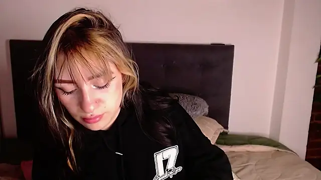 Melodyygirl_ - Spanks ass x10