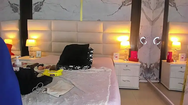 Angele-roux- - Plug + Lovense control 5 min