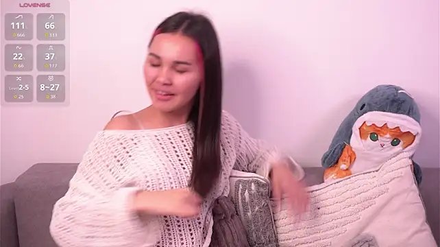 Mellywow - Play with our lips close up