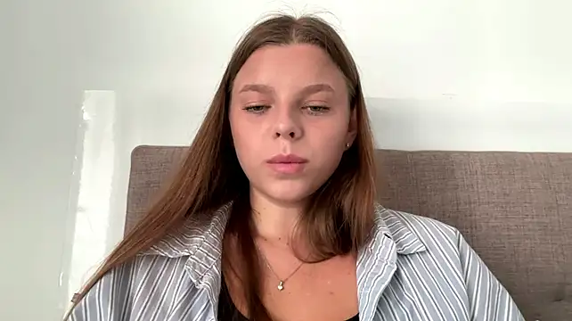 AmieLendor - Video fucking my pussy with dildo in PM