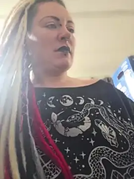 PinkTheHawk - Nipple clamps in public