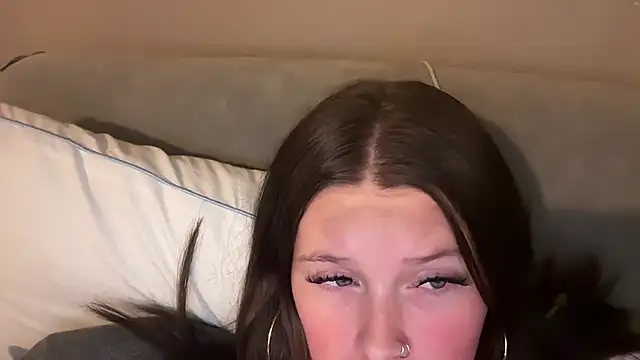 ItsKaylaa - oil my nipples and ass close to cam