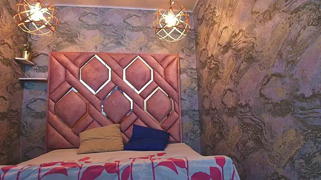Helena_Rosse01 - naked body oil show