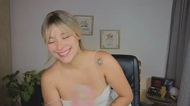 LucyMoanss - NAKED + DANCE SEXY ✨