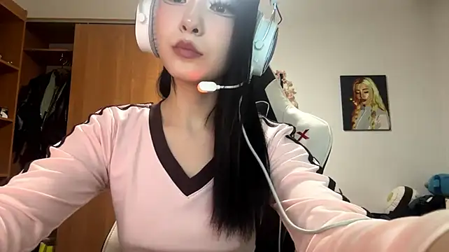 SinaDrenning - Tease with my top