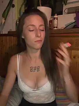 TeenLeonie18 - 🍒 Show my Boobs 5 min