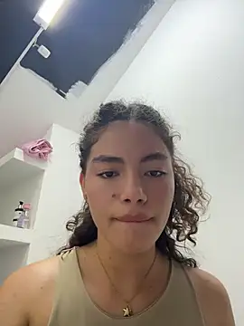 Ariferrero - completely naked in the store