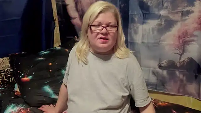 DoraMay - spank on the bottom 10 times