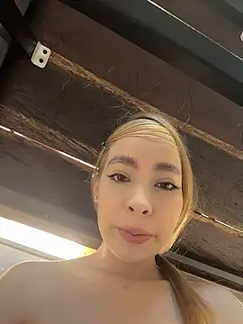 Isabella-gaviria - FUCK ME DOGGY STYLE UNDER THE TABLE😈🥵