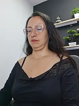 Lauryn_Jones - FLASH MY TITS
