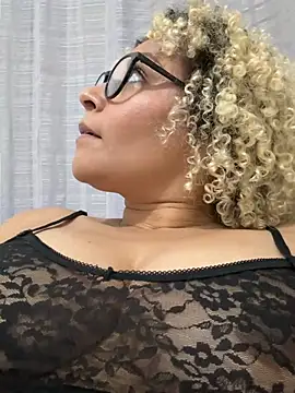 Ninarose777 - Dançar mostrando os peitos