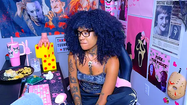 Spookiebaddie - naked! +oil 😇