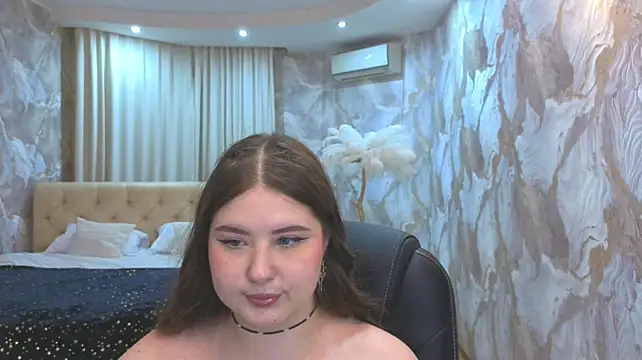 PixelGoddess - sexy cleaveage tease