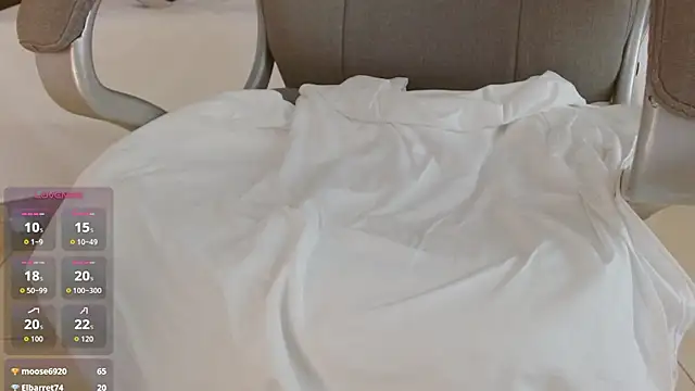 Sophia_hadid - public squirting, dildo