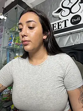 Hannahoff - My boos touch my big boobs