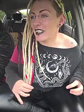 PinkTheHawk - Nipple clamps in public