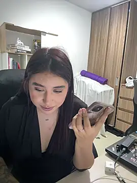 Sophie_Dreamss - Silence, people nearby