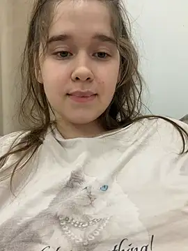 HornyGirlH - SHOW TITS