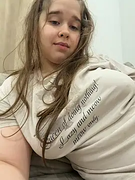HornyGirlH - SHOW TITS