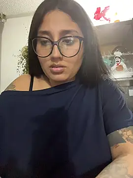 Croftsmila - Fingers pussy in secret shh people here