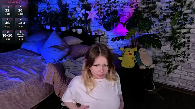 Ivy_Pierce - massage my boobies under tshirt