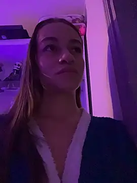 Chloe_Key - DOGGYSTYLE TEASE ASS