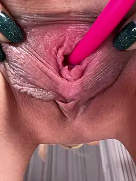 Luv_Doll - a big squirt