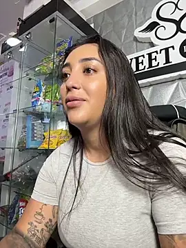 Hannahoff - My boos touch my big boobs